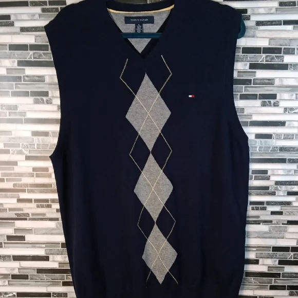 Tommy Hilfiger Men's Black and Gray Argyle Sweater Vest - Picture 11 of 11